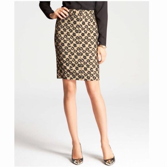 Ann Taylor Maven Jacquard Leopard Pencil Skirt Black Gold Size 8P - Picture 2 of 7